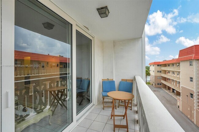 Foto del edificio - 3113 S Ocean Dr