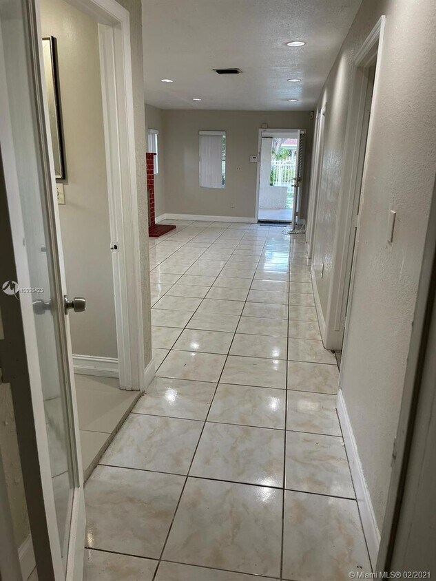 Foto principal - 5912 SW 66th St