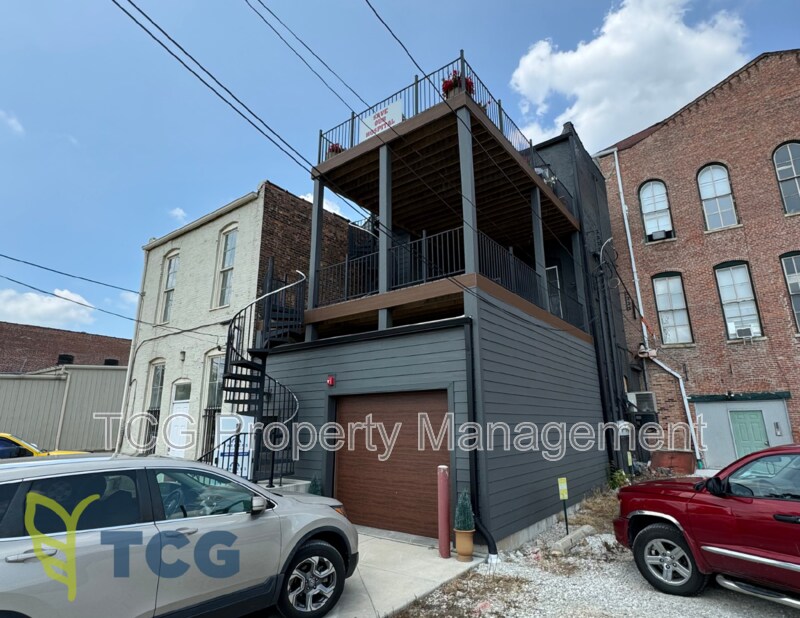 Primary Photo - 219 W. Main