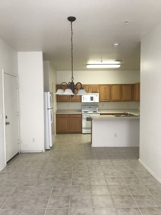 Building Photo - 2 bed 2 bath home in Cottonwood Commons - ...