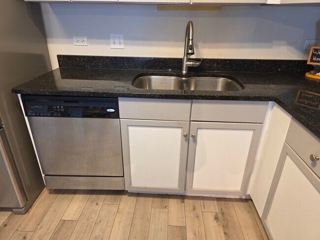 Foto del edificio - 1101 S State St