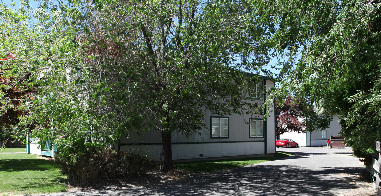 Building Photo - Thomas Apartments