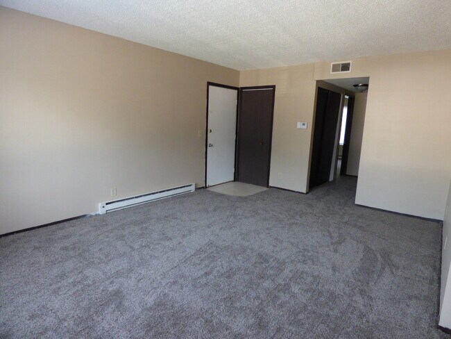 Building Photo - 1657 4th St SE
