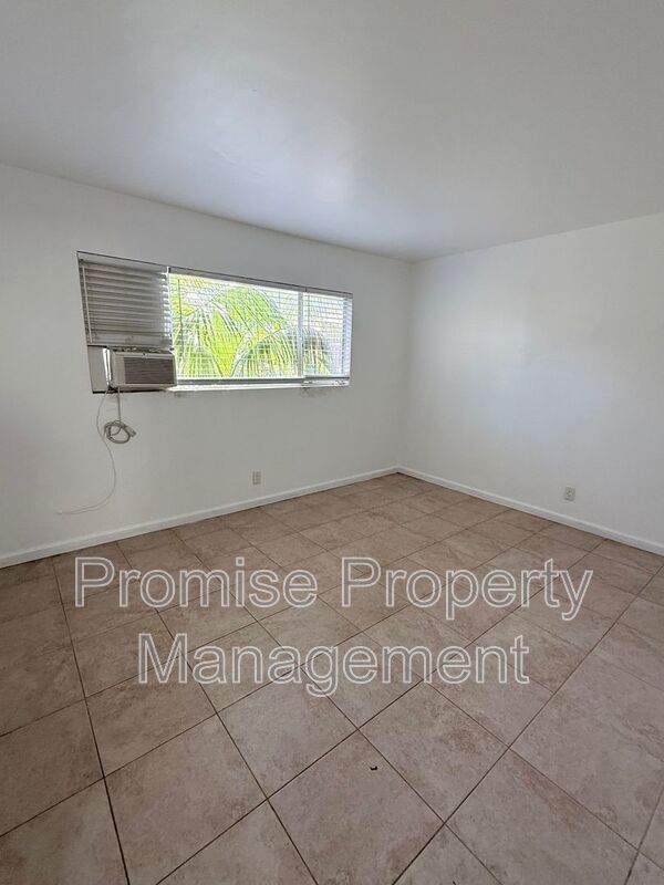 Building Photo - 303-307 S. Myers