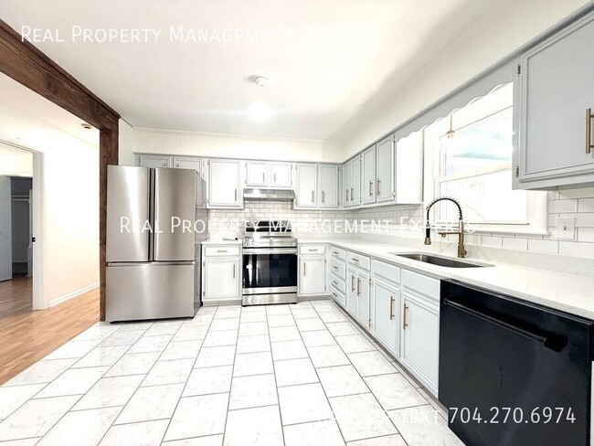 Photo - 10109 Windrift Rd House