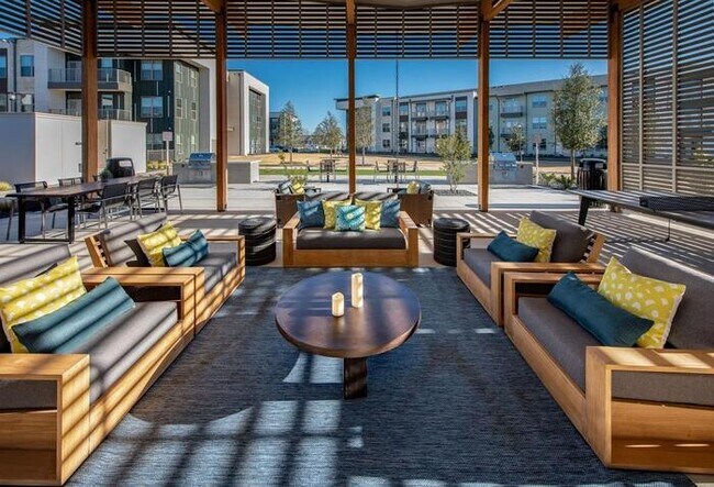 Foto del edificio - 2045 Forum Dr