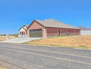 Building Photo - 406 Bulldog Dr