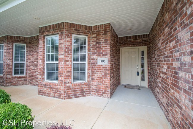 Building Photo - 487 S Pierremont Dr