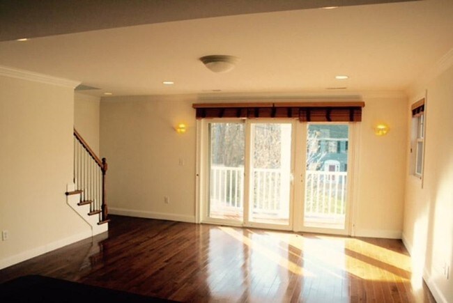 Building Photo - 33 Starr Dr