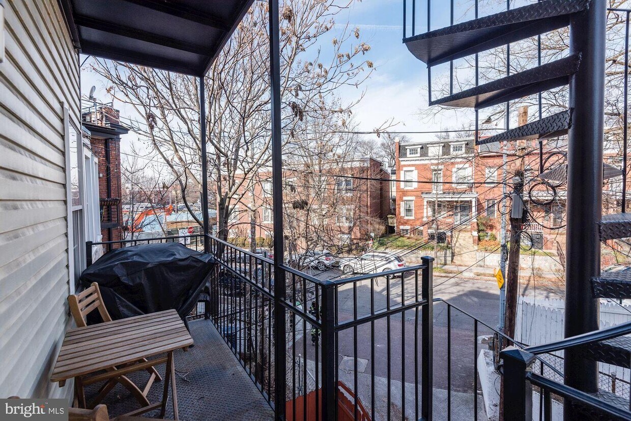 Foto principal - 243 Florida Ave NW