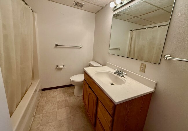 Foto del edificio - 906 Cedar River Dr