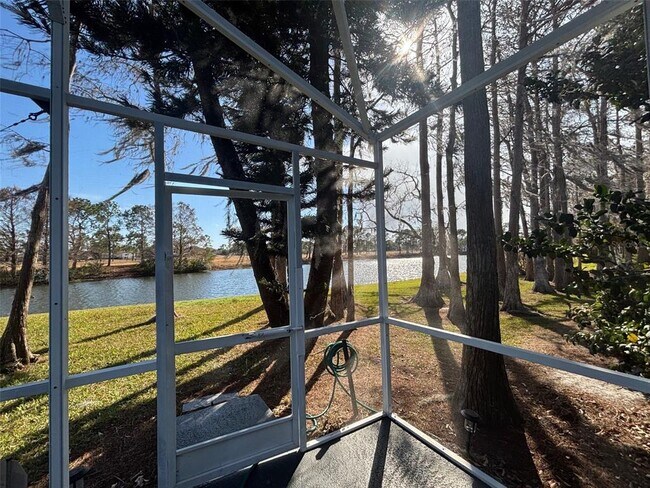 Foto del edificio - 2679 Runyon Cir