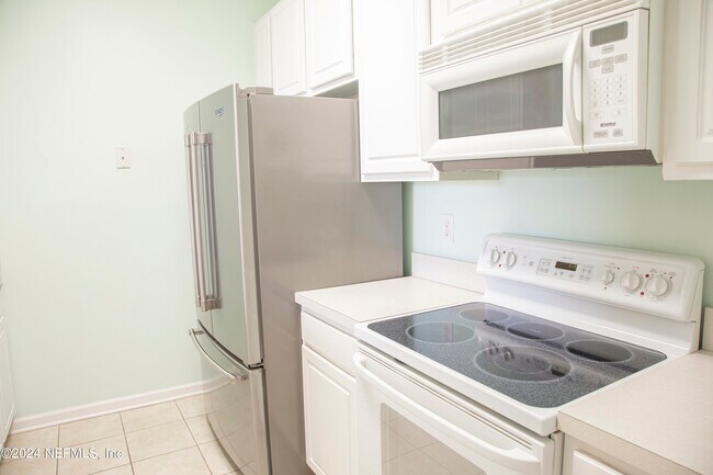 Foto del edificio - 7990 Baymeadows Cir E