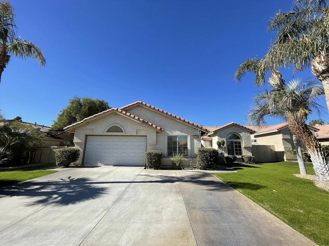 Primary Photo - 44295 Las Vistas Dr