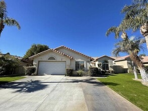 Building Photo - 44295 Las Vistas Dr
