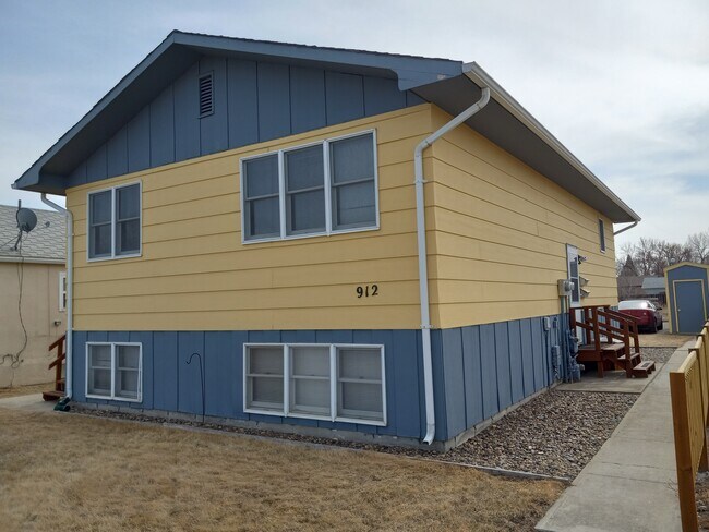 Building Photo - 912 5th St SW