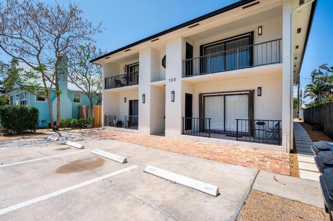 Building Photo - 125 S Palmway