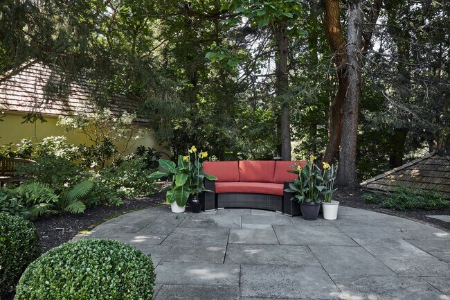 Building Photo - 342 Grays Ln