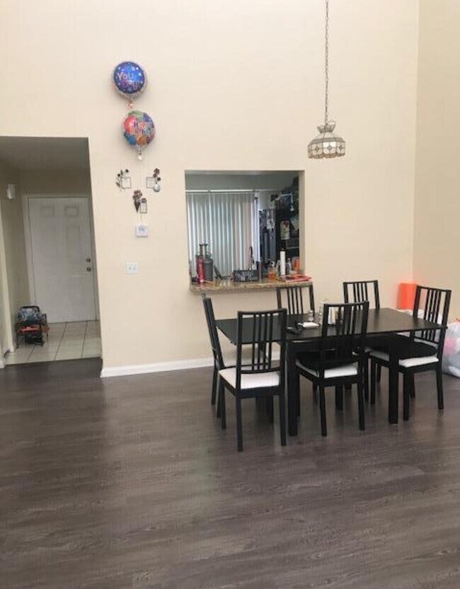 Building Photo - 510 Lakeview Dr E