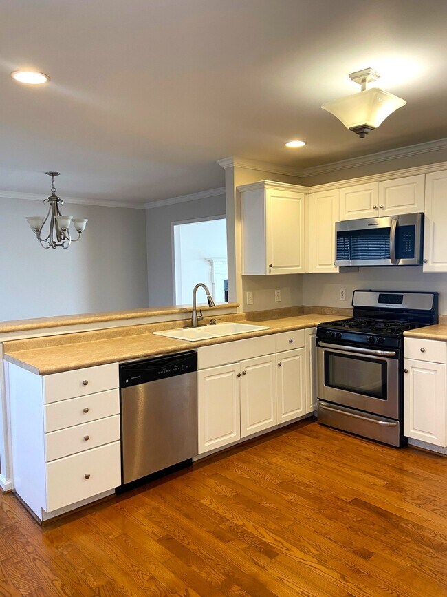 Foto del edificio - 336 Oak Leaf Cir