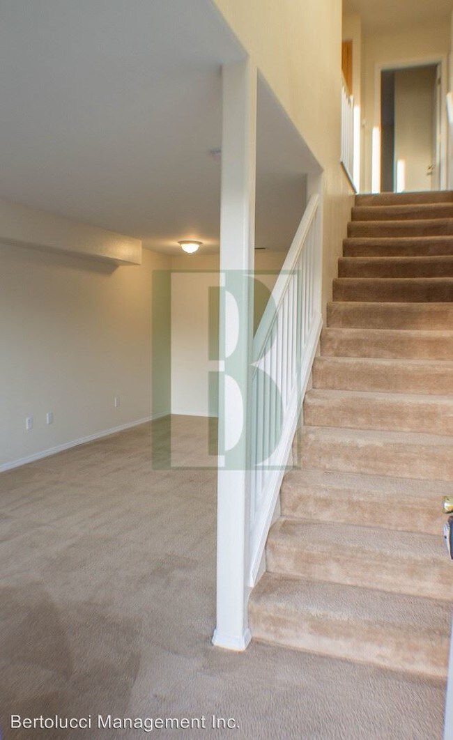 Building Photo - 3 br, 2.5 bath  - 1444 Falcon Loop