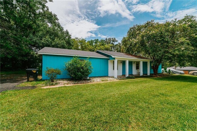 Building Photo - 8875 Maple St