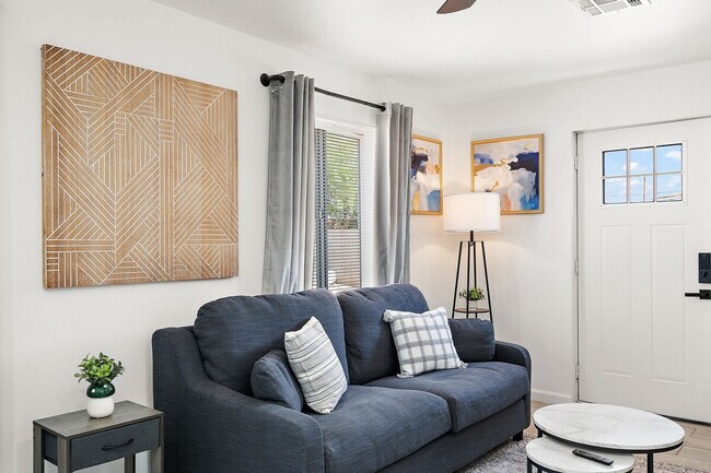 Building Photo - 2309 W Colter St