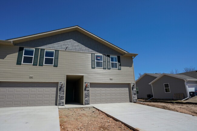 Building Photo - 677 Julia Way