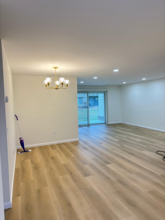 Foto del edificio - 6619 Ridgefield Cir