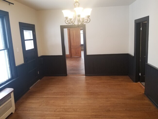 Foto del edificio - 1268 E Walnut St