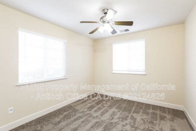 Foto del edificio - 5208 Rainwood Way