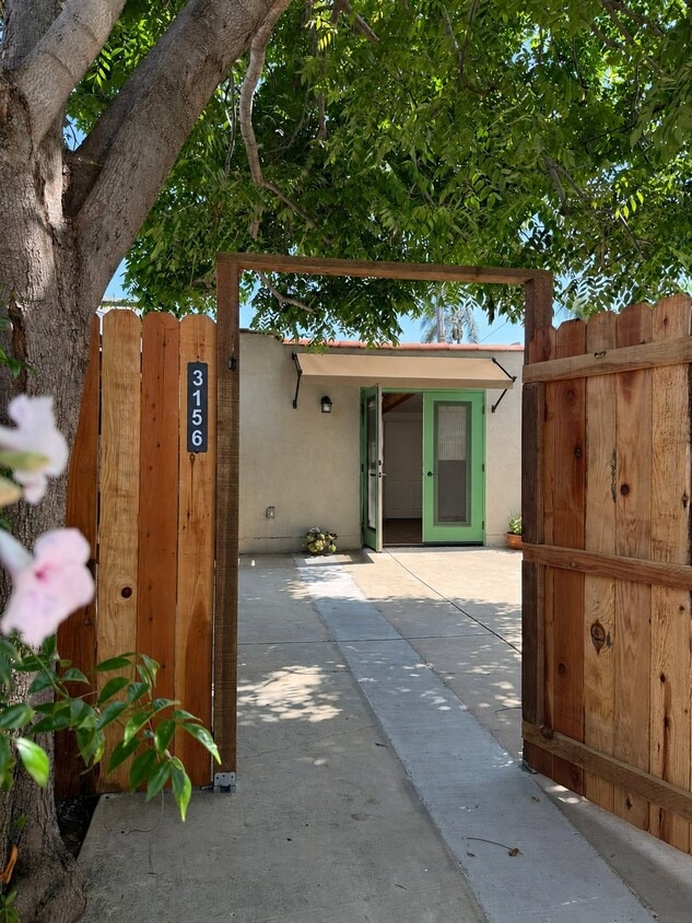 Photo - 3156 W 74th St (Los Angeles, CA)