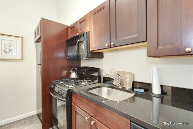 Building Photo - 1765 R Street NW Apt 201