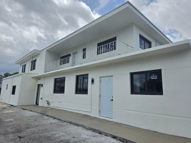 Building Photo - 6006 NW 22nd Ave