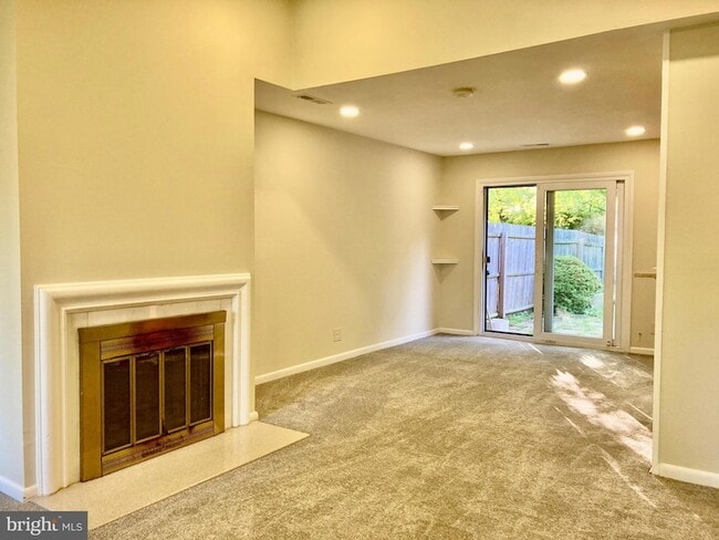 Building Photo - 16 Aquarius Ct