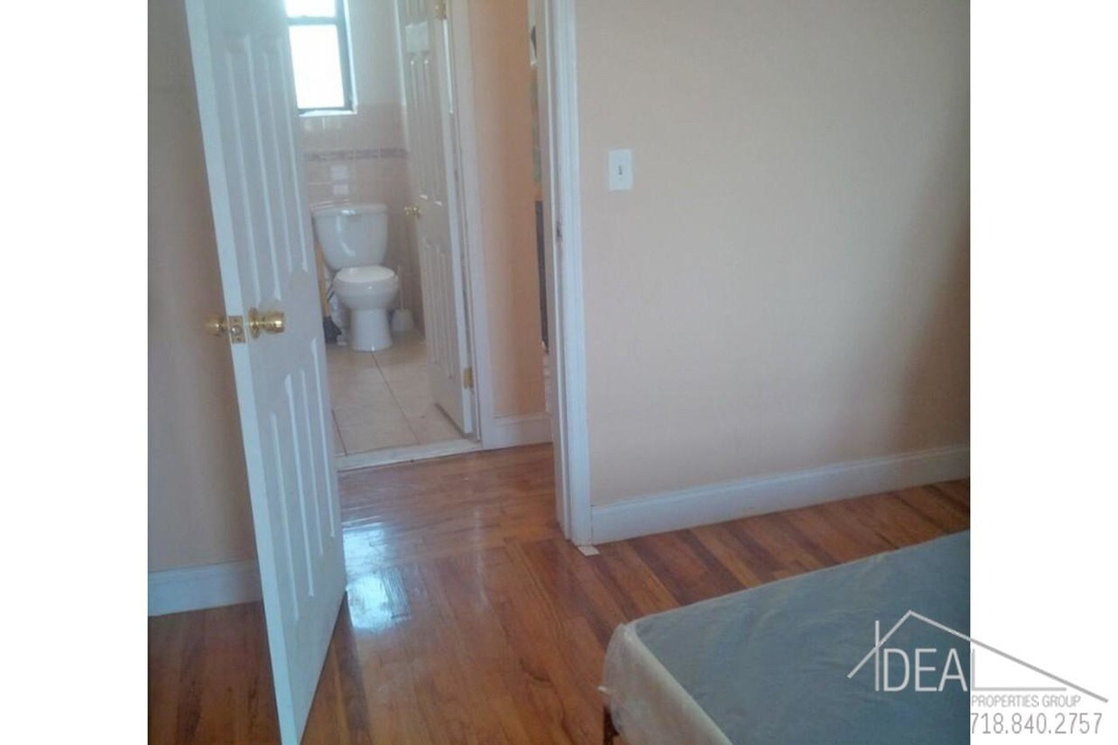 Foto del edificio - 3 bedroom in Brooklyn NY 11203