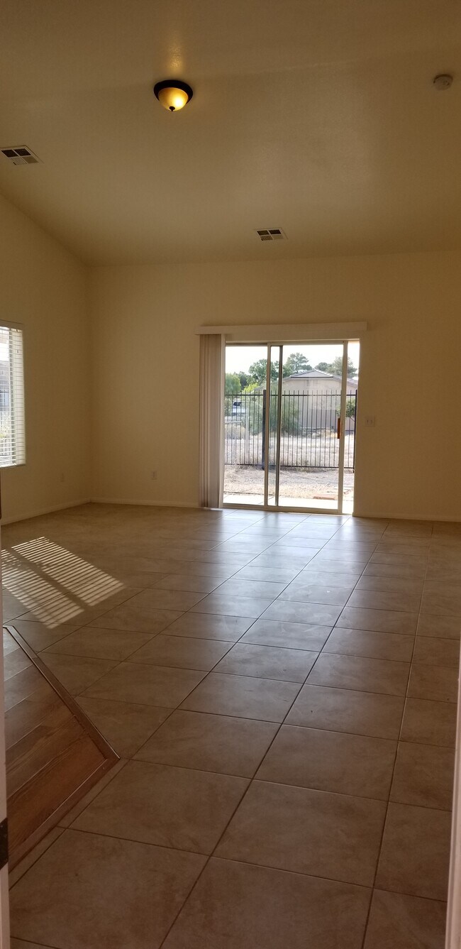 Building Photo - 1070 Potro Ave
