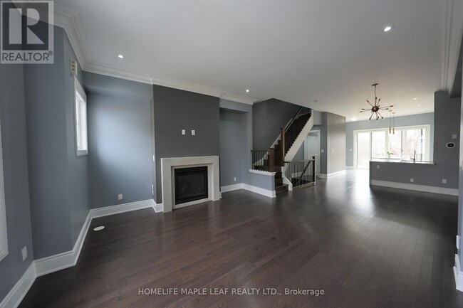Building Photo - 2094 Queensborough Gate