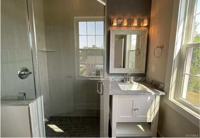 Building Photo - Cliff Ave