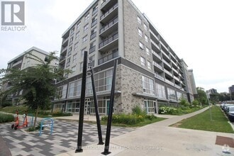 Building Photo - F206-F275 LARCH St