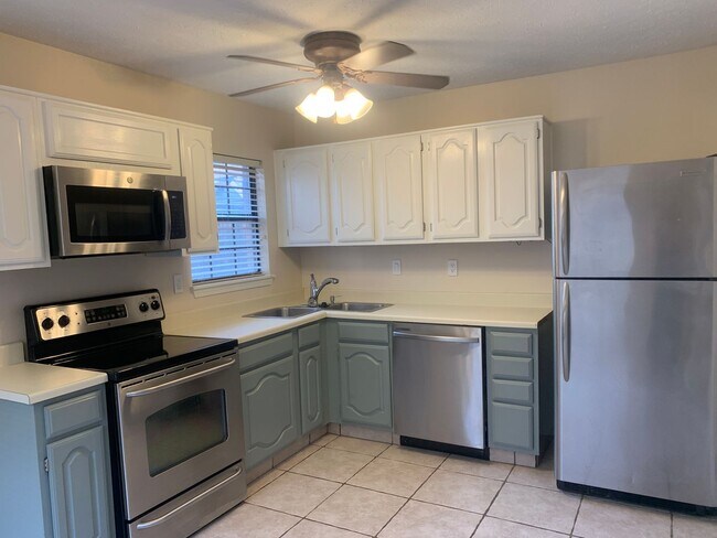 Building Photo - 300 Taos Trl