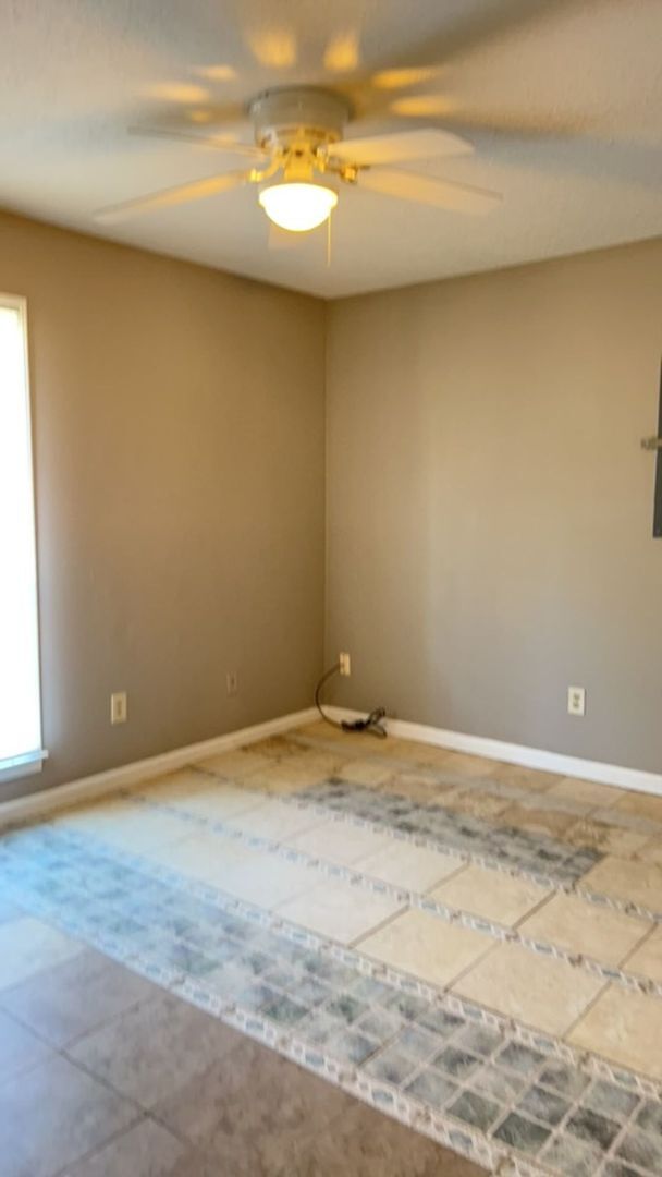 Foto del edificio - Lovely 3-bedroom,2 bath home for lease