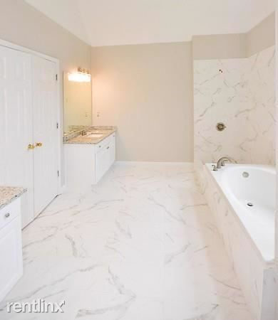 Foto principal - 5 br, 3 bath House - 4865 Creek Ridge Court