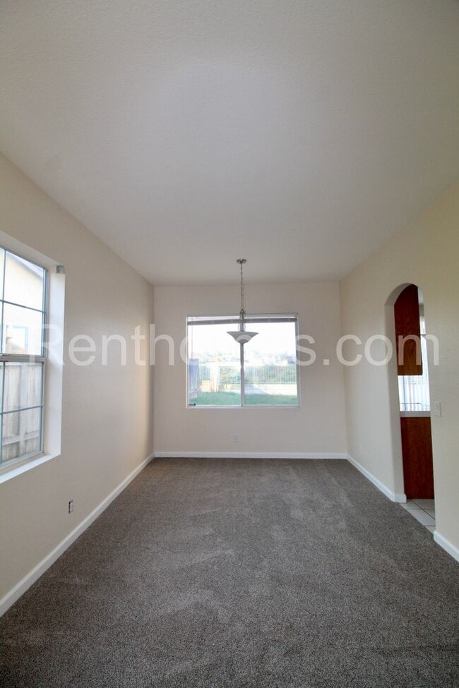 Building Photo - 1120 Camino Del Rey