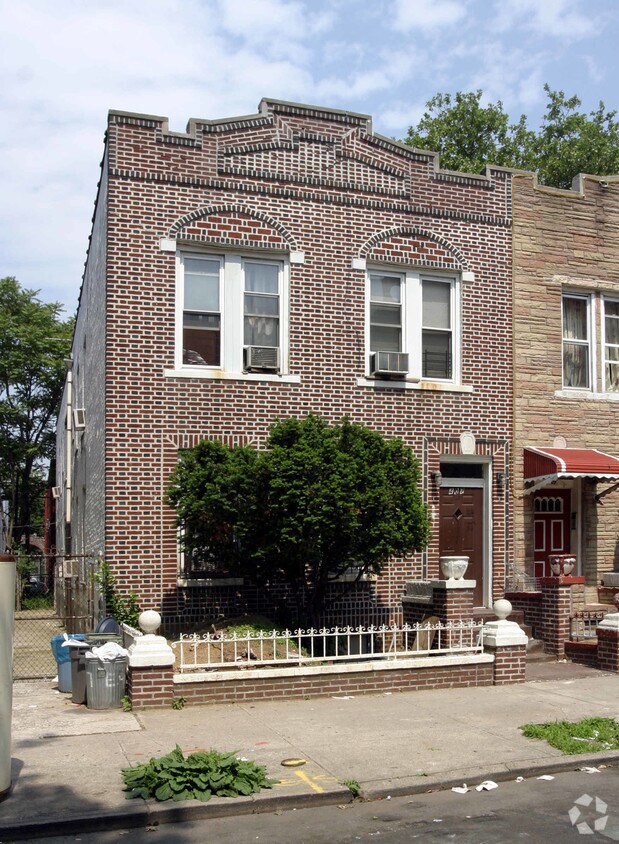 Primary Photo - 407 E 96th St