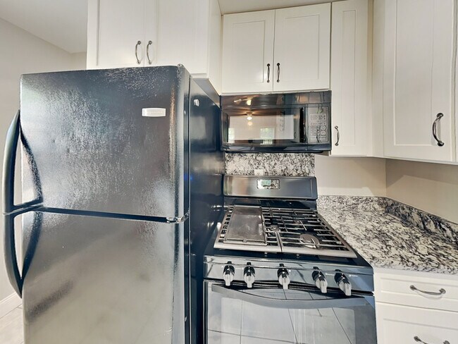 Building Photo - 369 Enota Pl SW