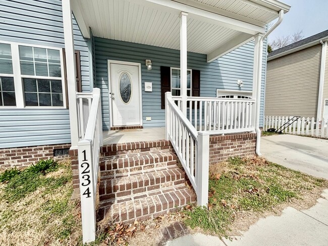 Building Photo - Gorgeous Open Concept 4 Bedroom Home in Portsmouth!