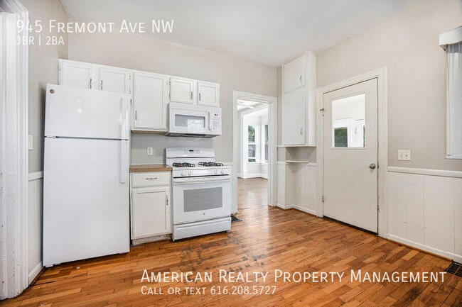 Foto del edificio - 945 Fremont Ave NW