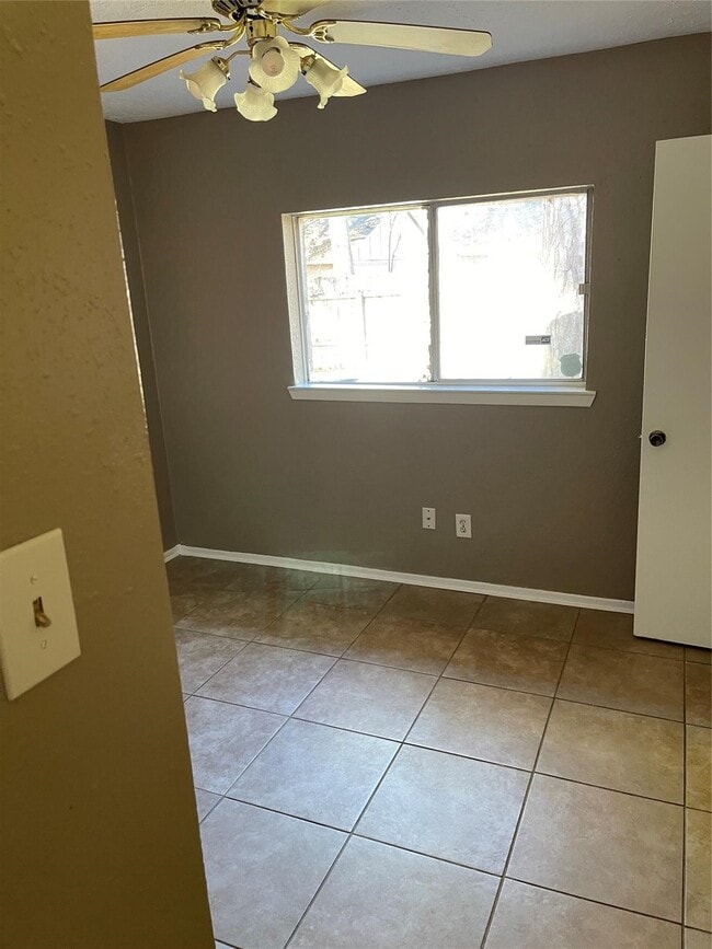 Building Photo - 4923 Hickorygate Dr