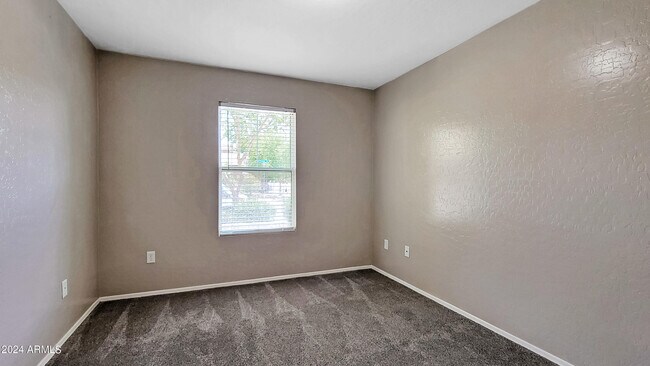 Foto del edificio - 6112 N Florence Ave